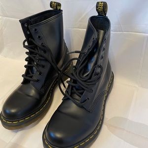 DR MARTENS OG BLACK 1460